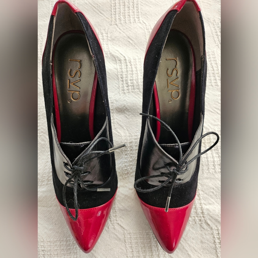 Ellen Tracy lace up heels